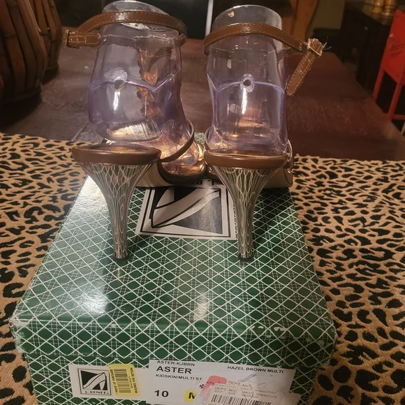 J RENEE Women's Gold and Brown Beaded Heels - Picture 4 of 5